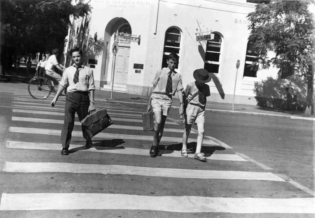 School Boys crosssing Fitzmaurice Street outside Bank of NSW, c.1960s [Lennon Collection, CSURA RW1574]